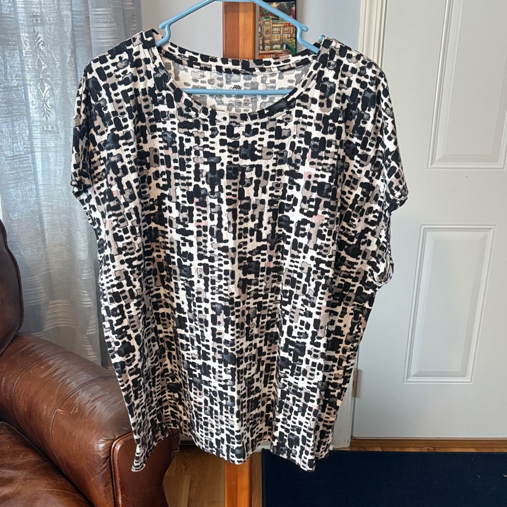 Andrew Marc Black and Cream Abstract Grid Short Sleeve Tee